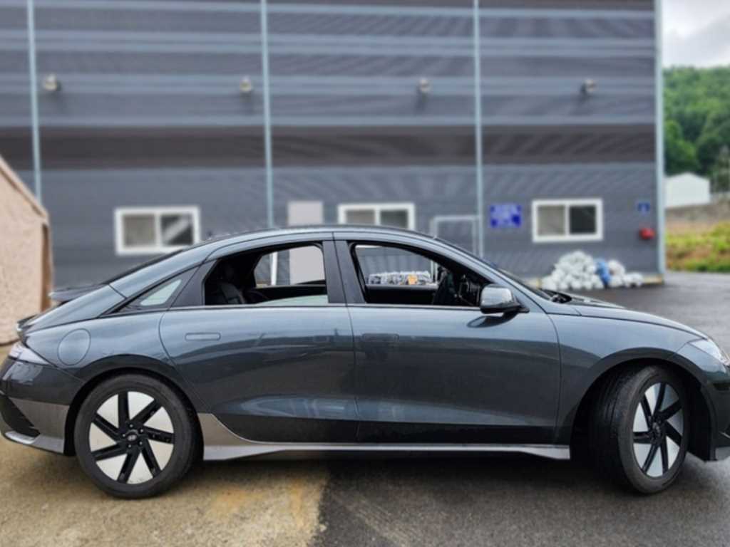 HYUNDAI Ioniq 6 - Vista 4