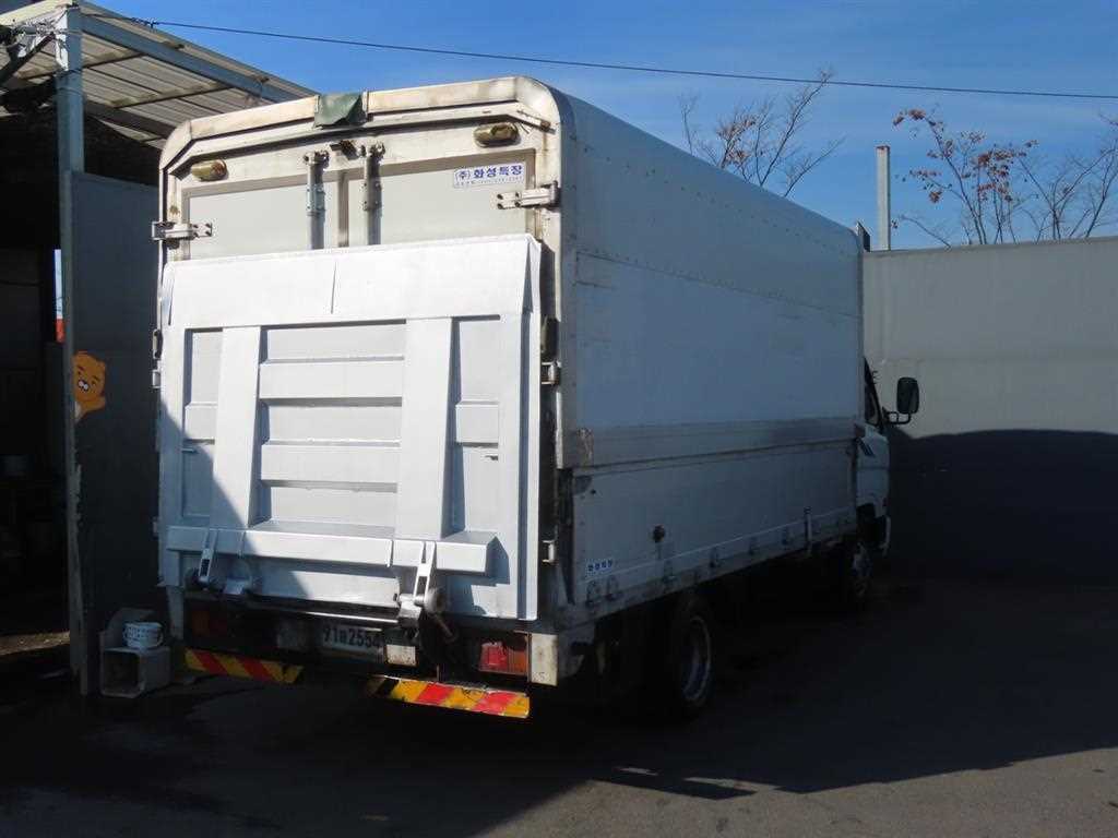 medium and large cargo truck - Vista 5
