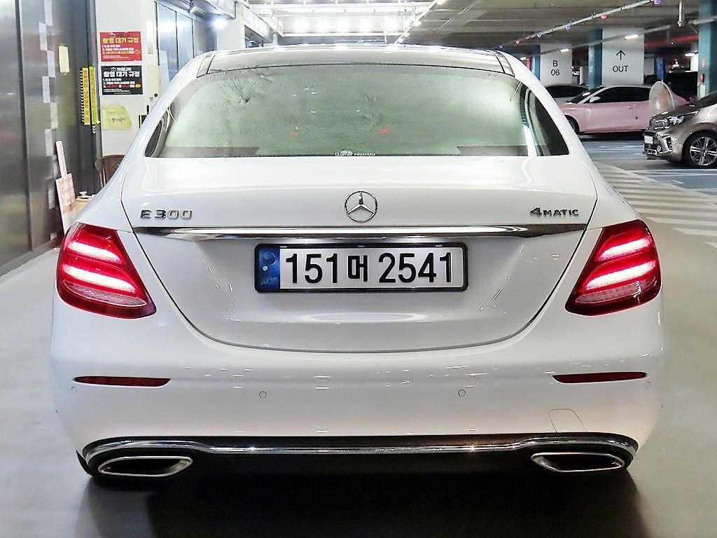 Mercedes Benz E class - Vista 5