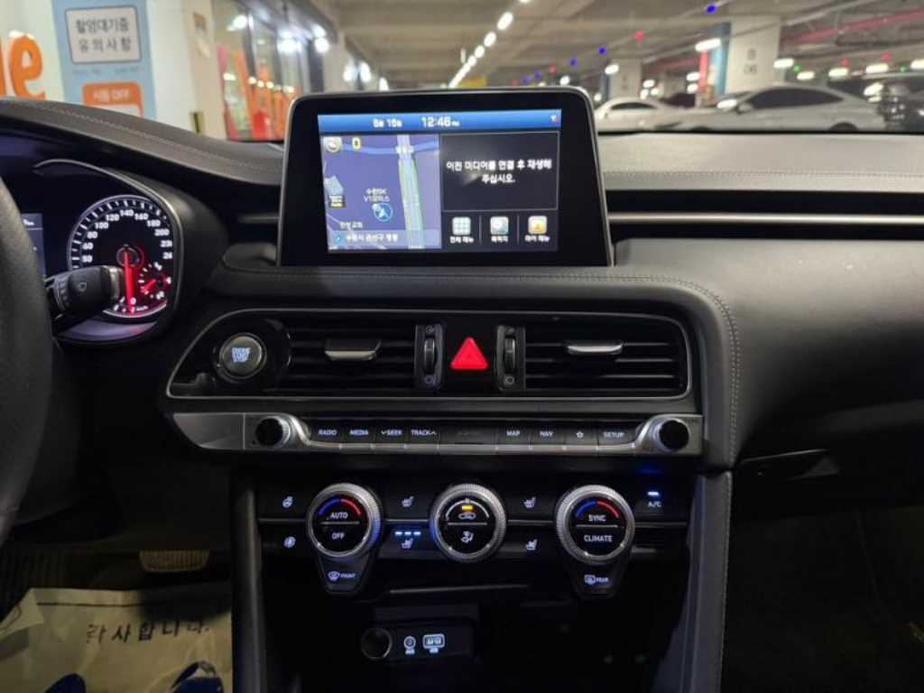 Genesis G70 - Vista 10