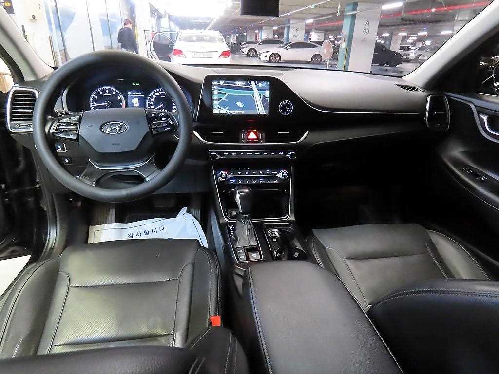 HYUNDAI Grandeur - Vista 10