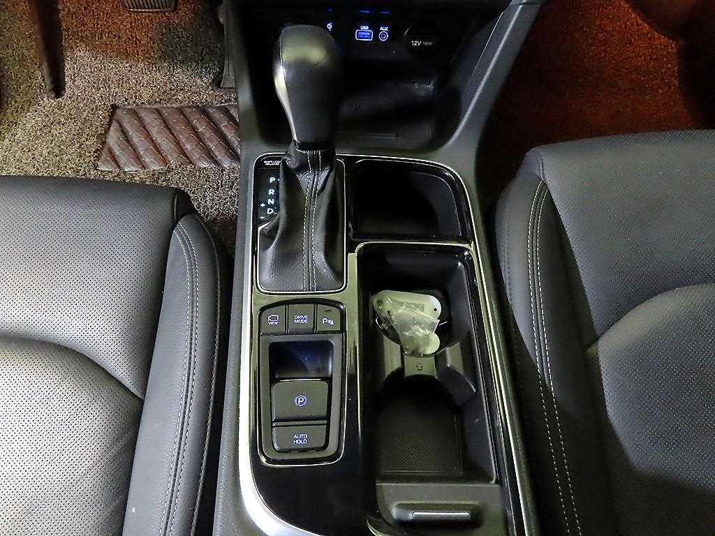 HYUNDAI Sonata - Vista 12