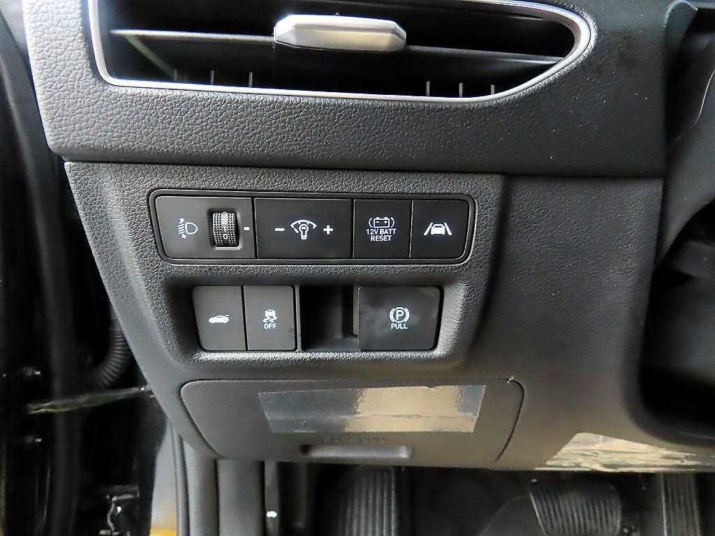 HYUNDAI Sonata - Vista 12