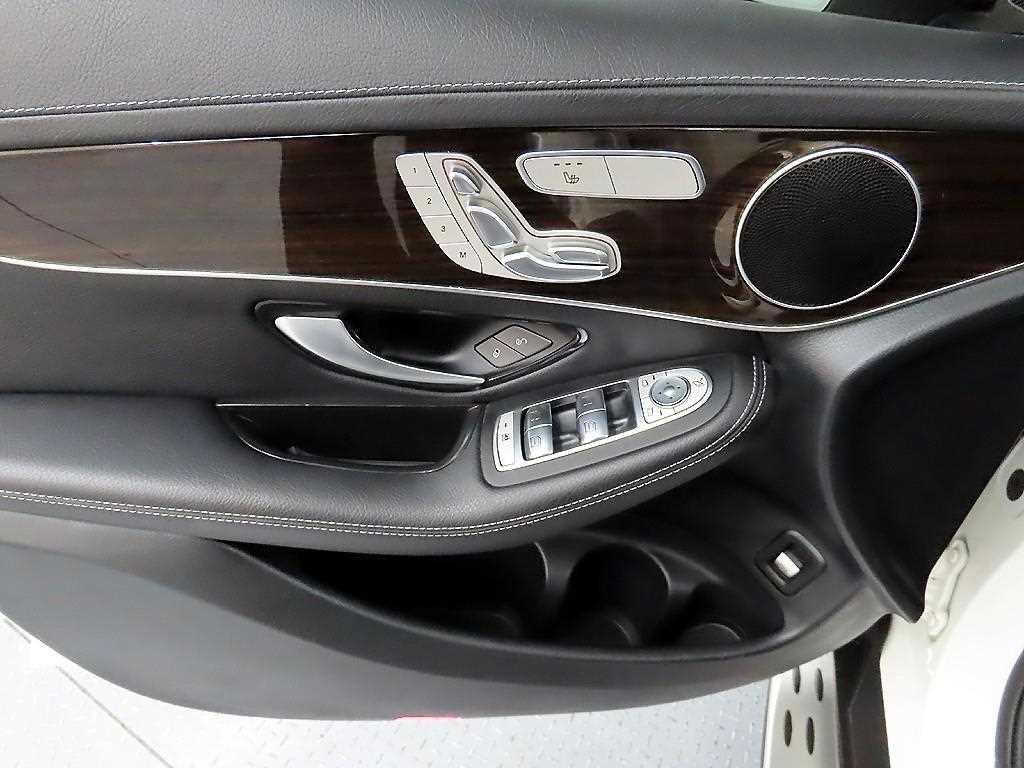 Mercedes Benz GLC Class - Vista 11