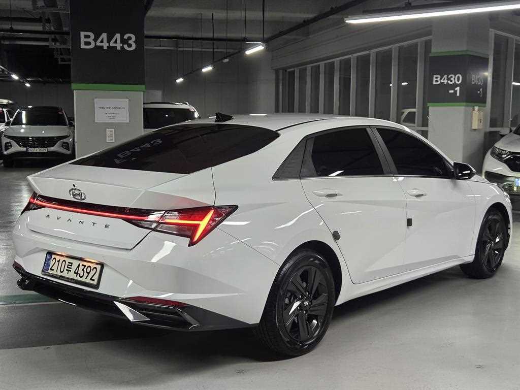 HYUNDAI Avante - Vista 4