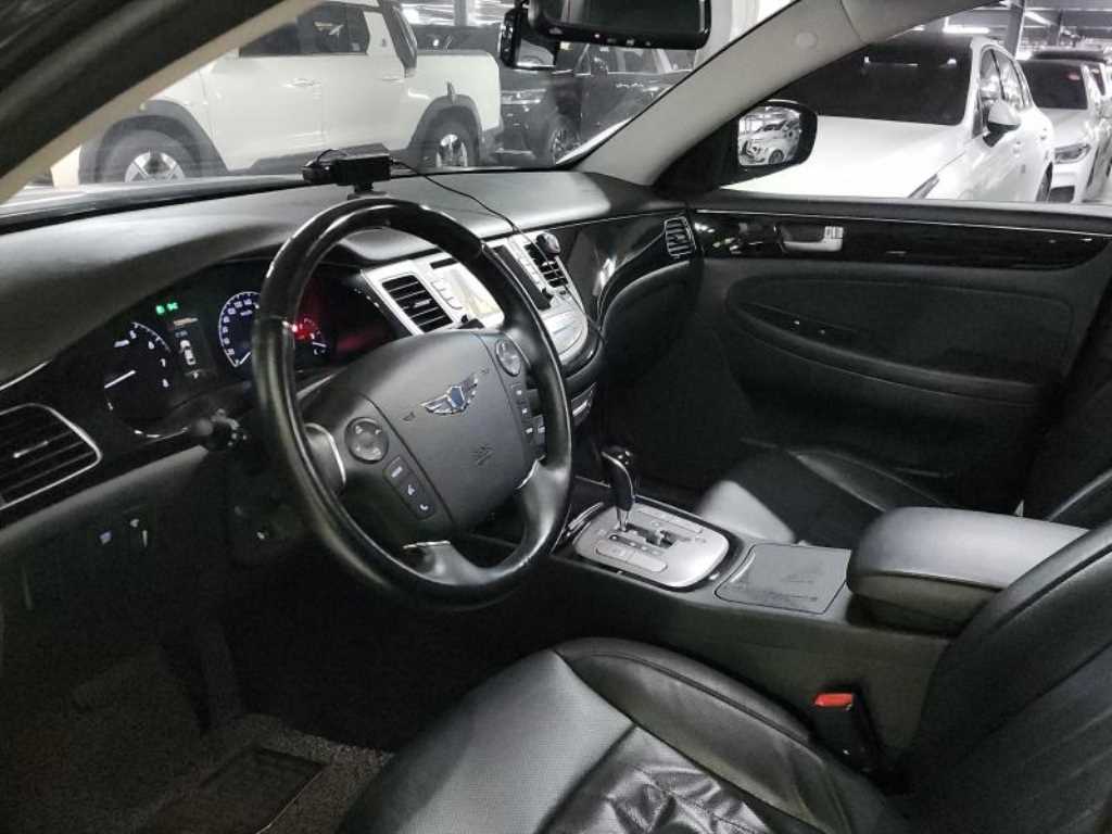 HYUNDAI Genesis - Vista 4