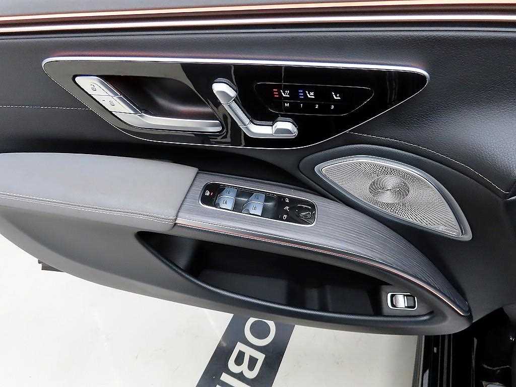Mercedes Benz EQS - Vista 11