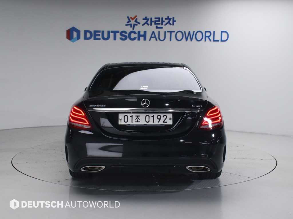 Mercedes Benz C Class - Vista 4