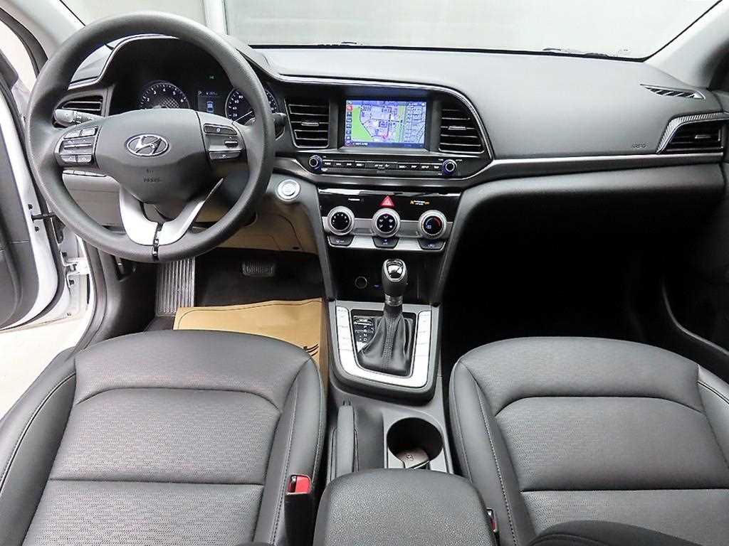 HYUNDAI Avante - Vista 7