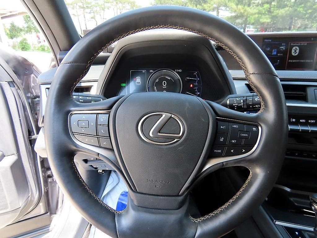 Lexus UX - Vista 8
