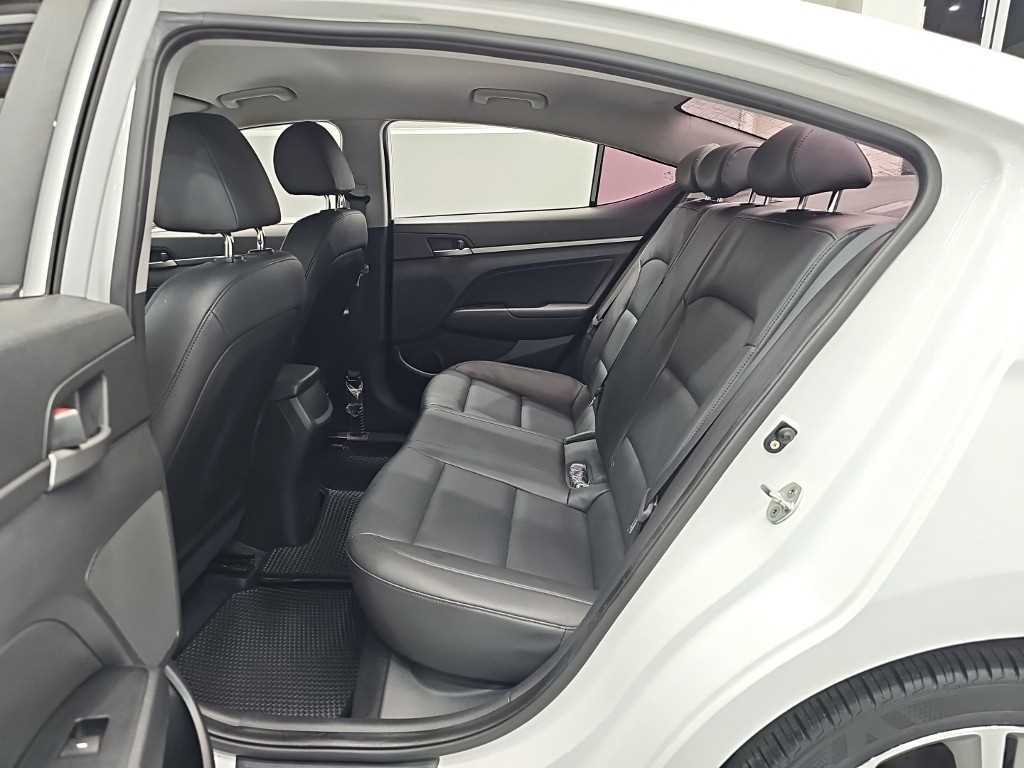 HYUNDAI Avante - Vista 12