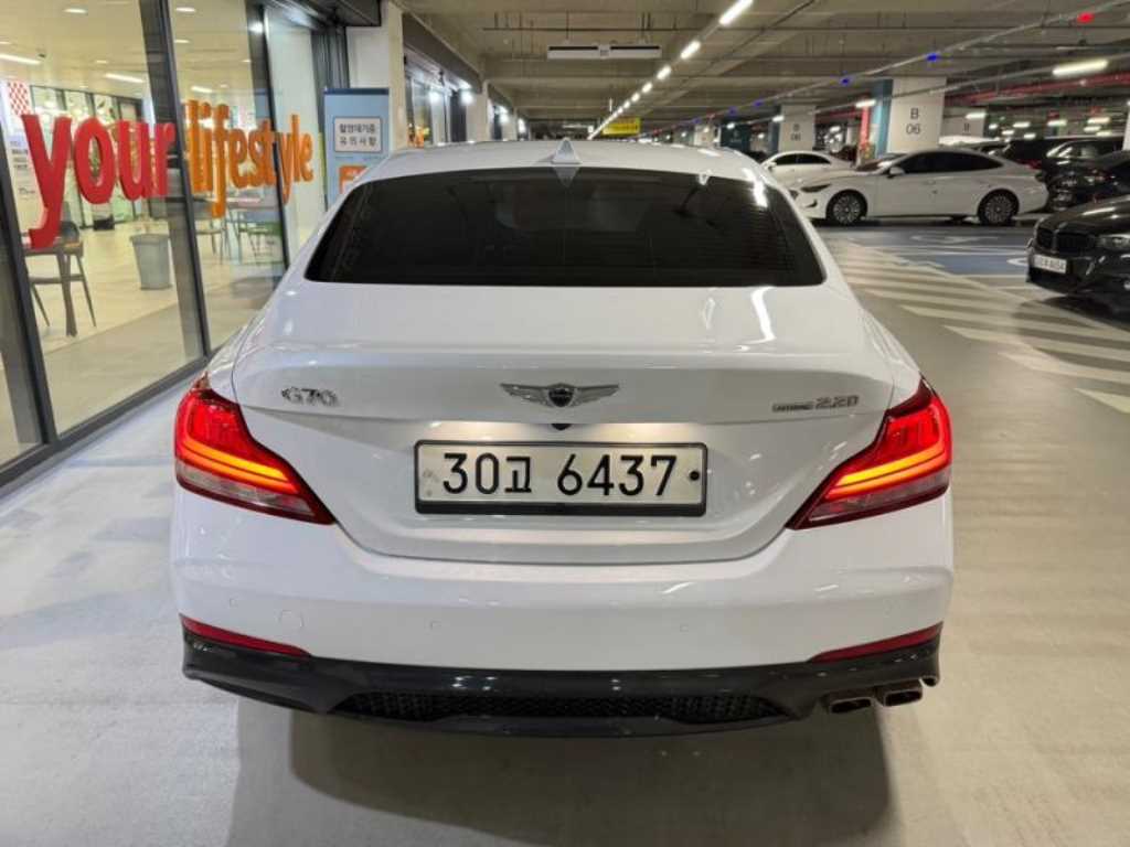 Genesis G70 - Vista 5