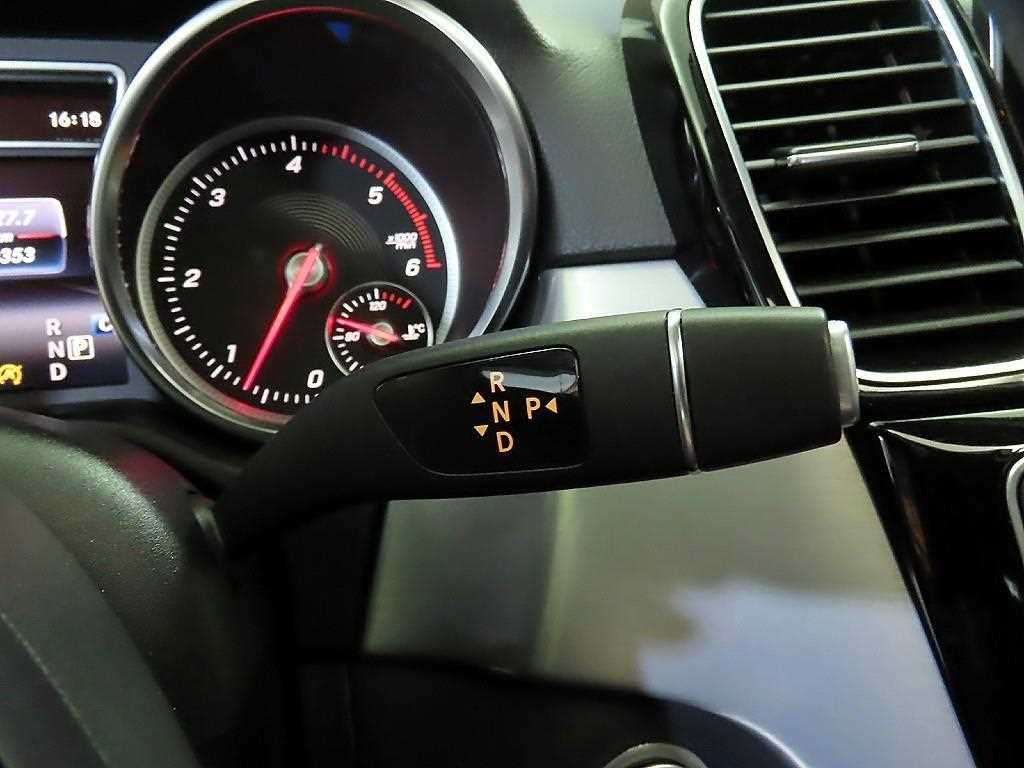Mercedes Benz GLE Class - Vista 12