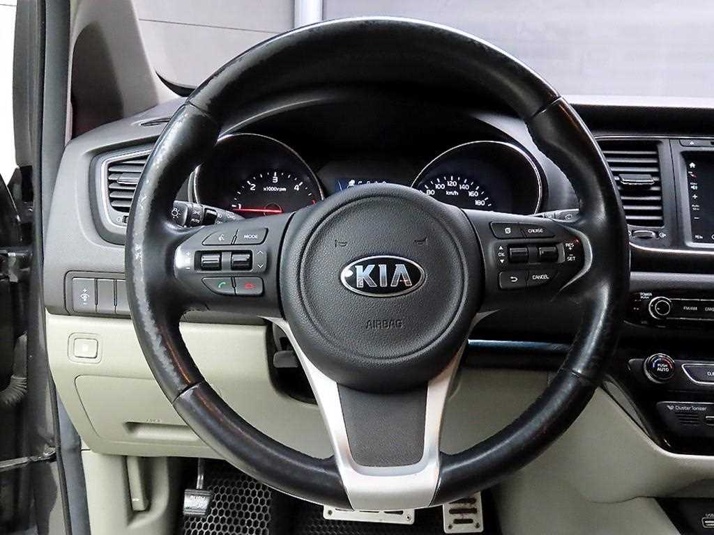 KIA Carnival - Vista 9