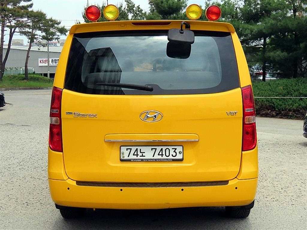 HYUNDAI Starex - Vista 4
