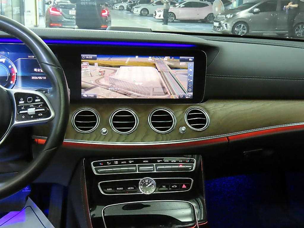 Mercedes Benz E class - Vista 11