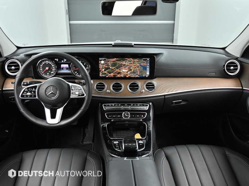 Mercedes Benz E class - Vista 8