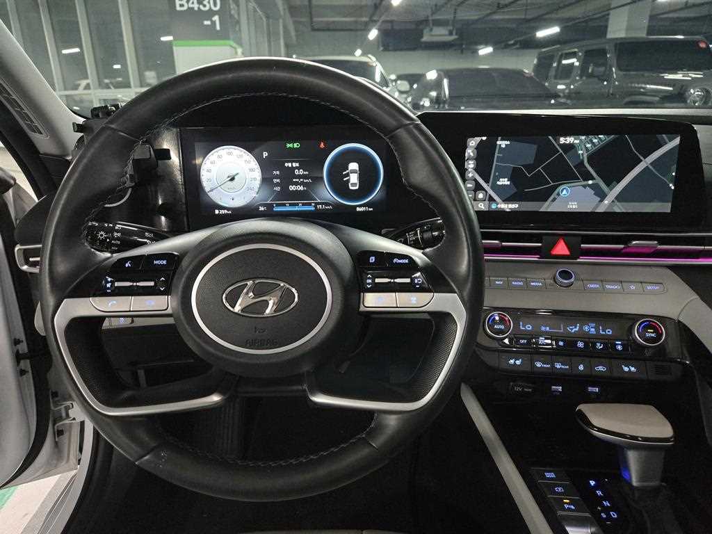 HYUNDAI Avante - Vista 8