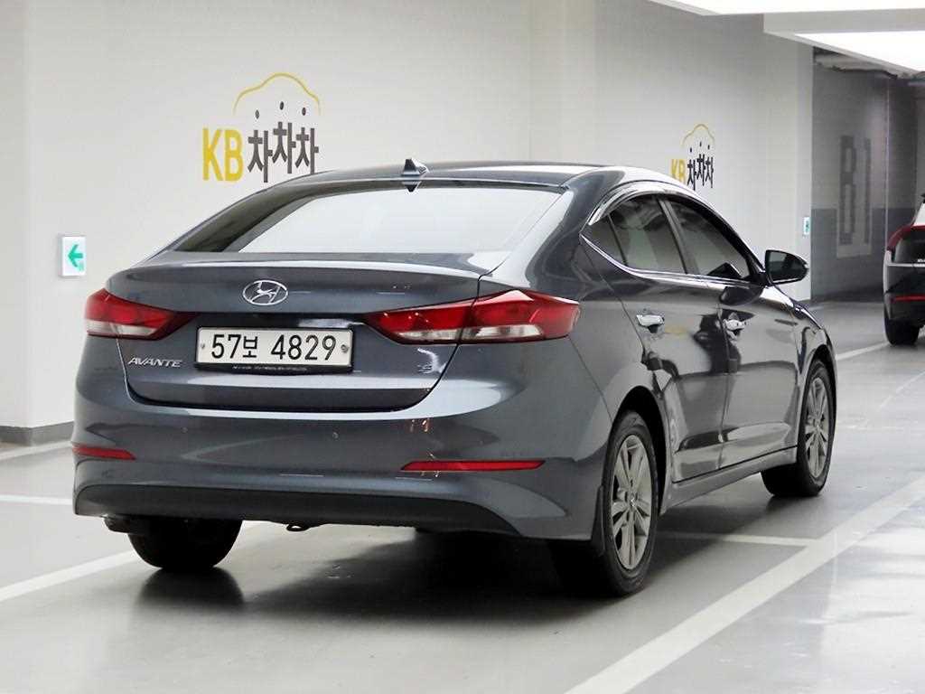 HYUNDAI Avante - Vista 4