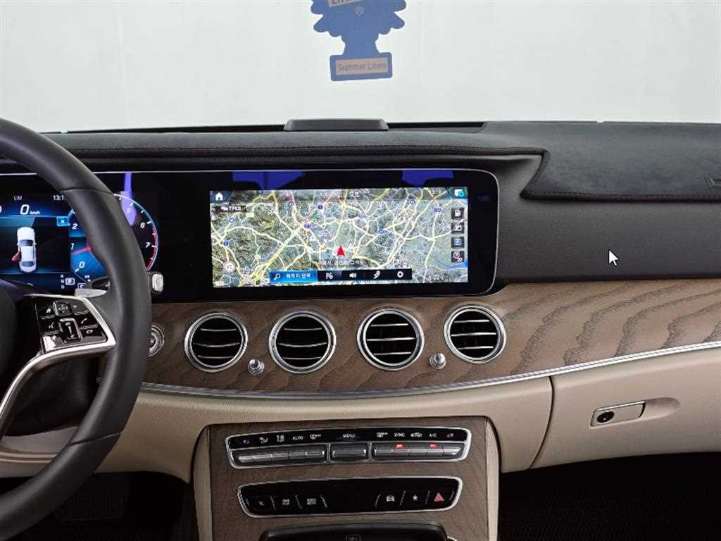 Mercedes Benz E class - Vista 12