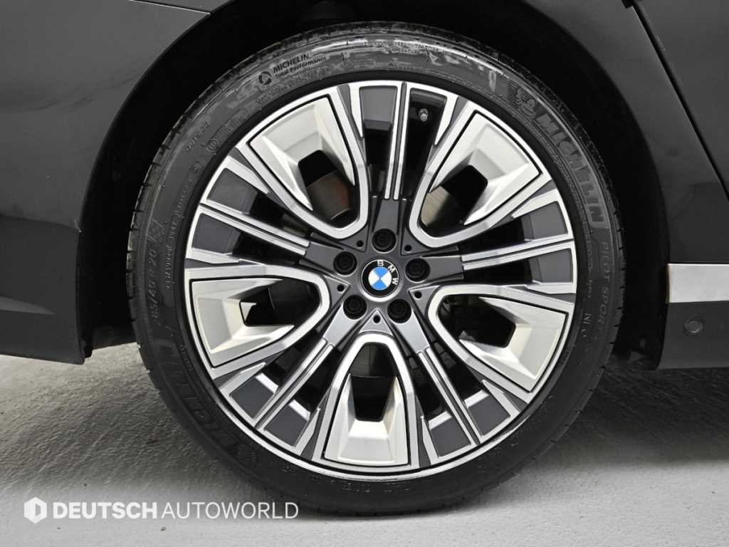 BMW 7 Series - Vista 5