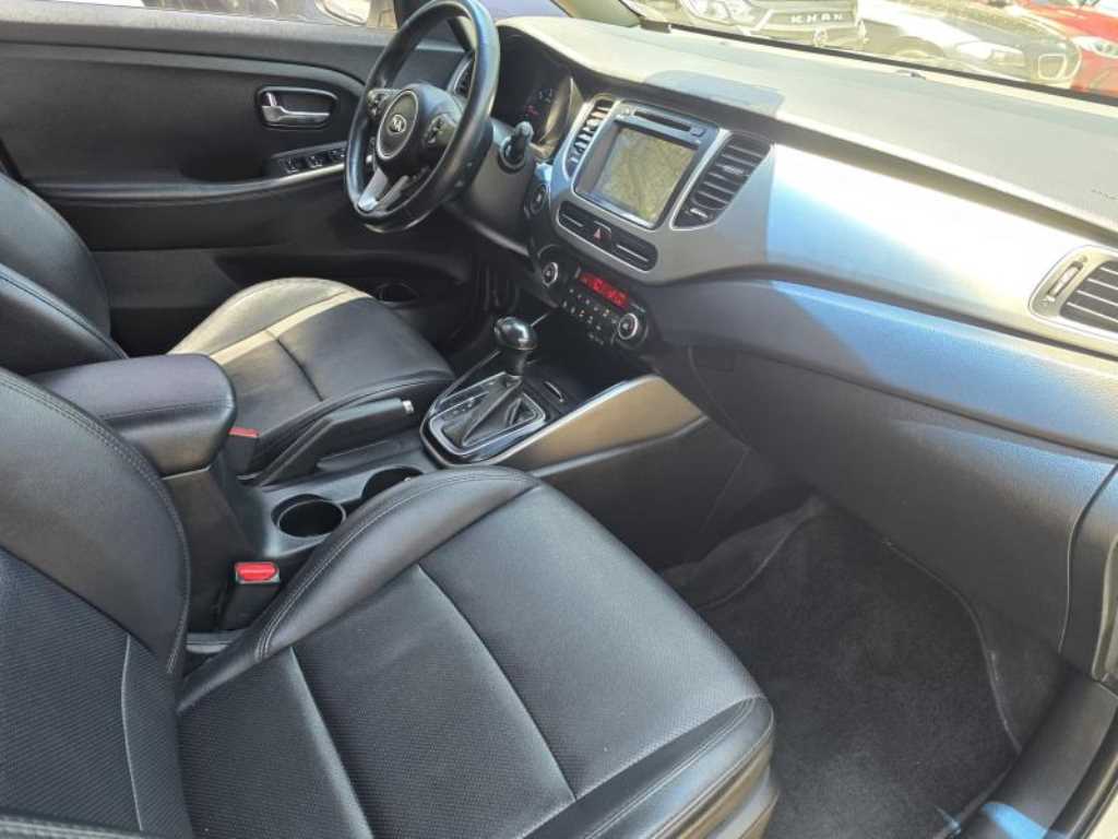 KIA Carens - Vista 11