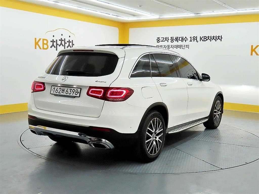 Mercedes Benz GLC Class - Vista 4