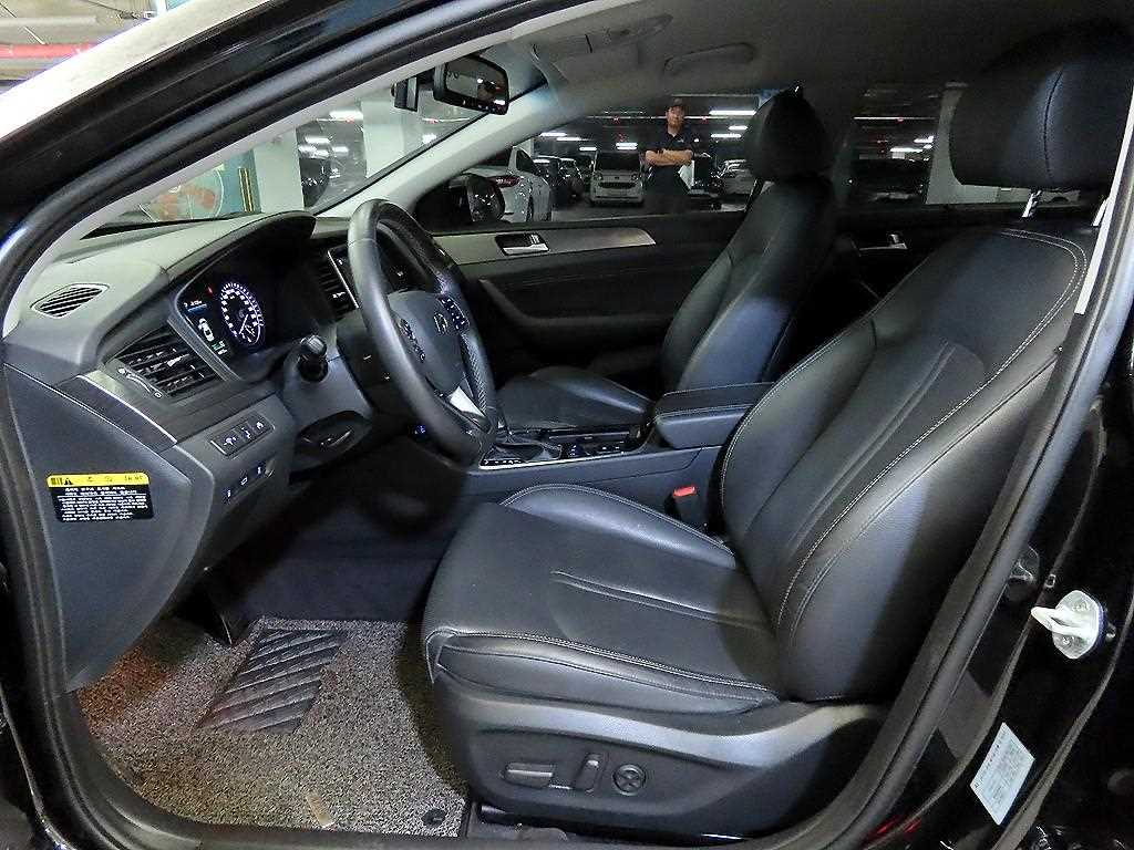 HYUNDAI Sonata - Vista 6