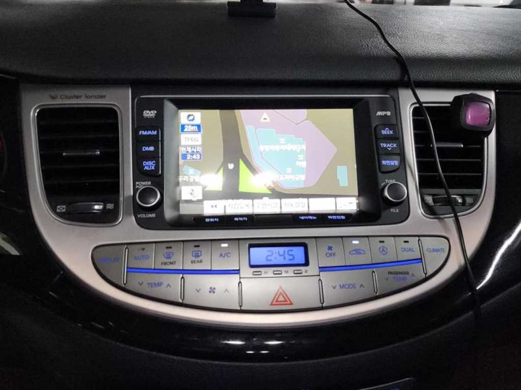 HYUNDAI Genesis - Vista 7