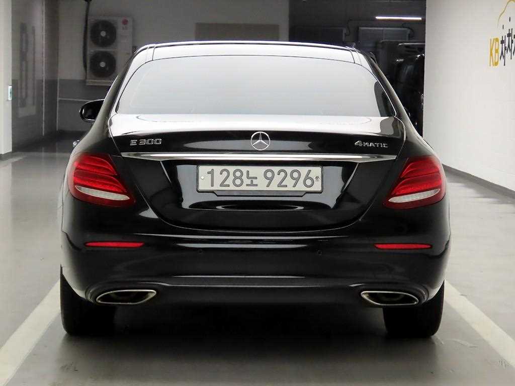 Mercedes Benz E class - Vista 3