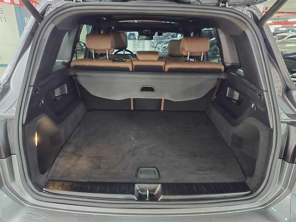Mercedes Benz GLB Class - Vista 12