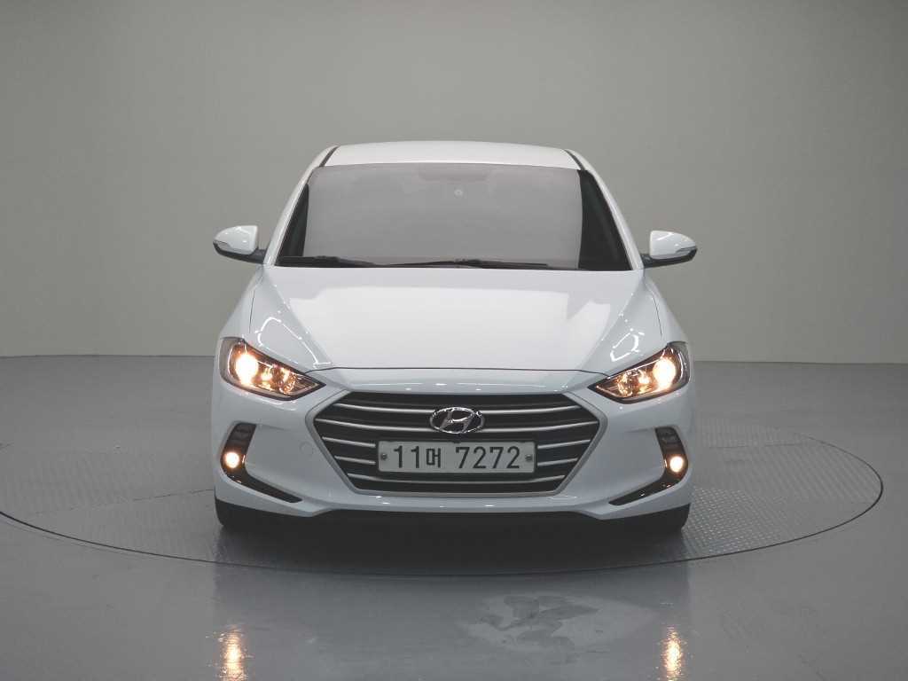 HYUNDAI Avante - Vista 2