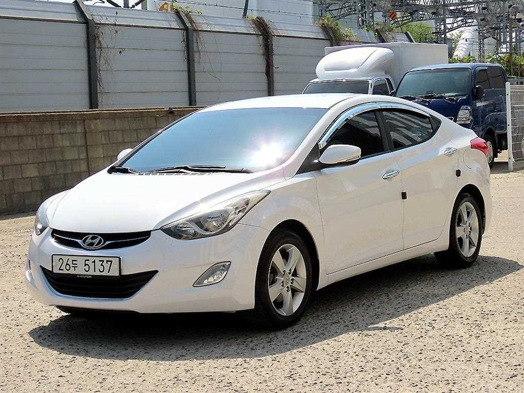 HYUNDAI Avante - Vista 2