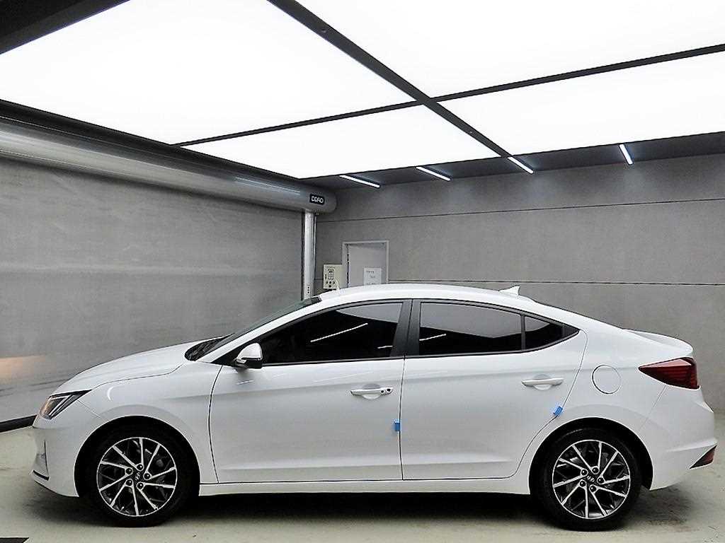 HYUNDAI Avante - Vista 4