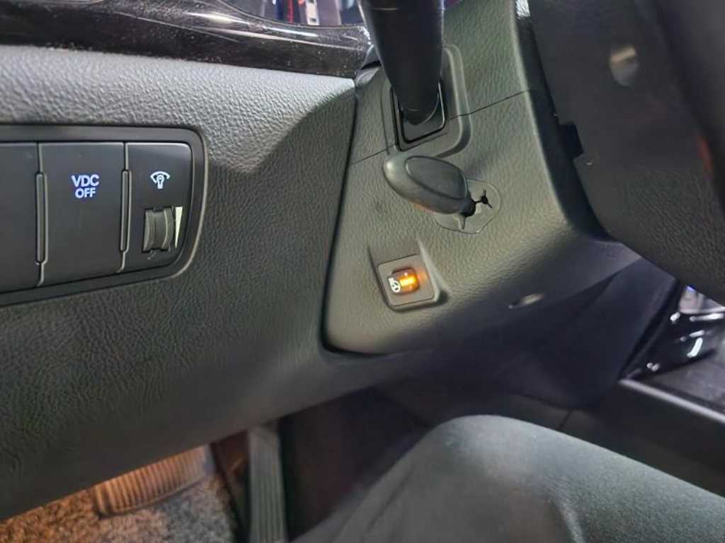 HYUNDAI Genesis - Vista 10