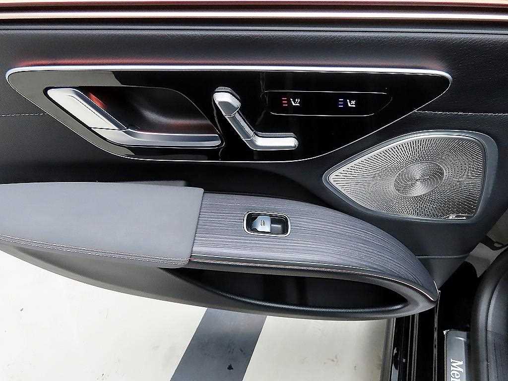 Mercedes Benz EQS - Vista 12