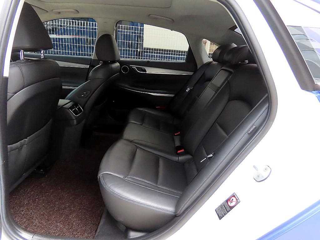 HYUNDAI Grandeur - Vista 6