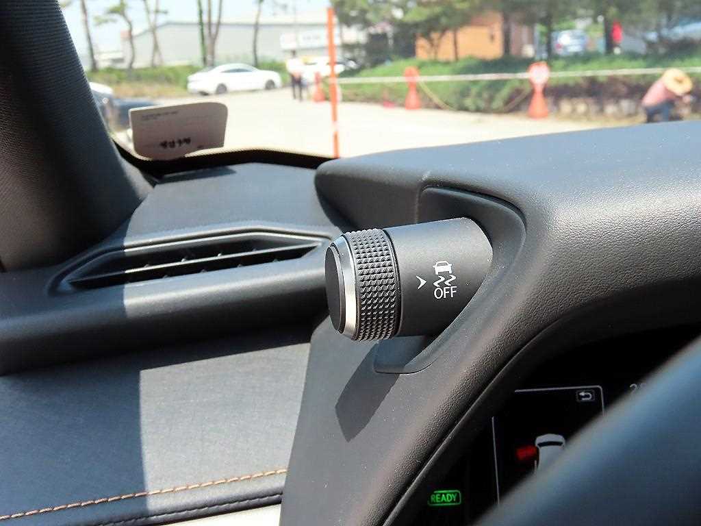 Lexus UX - Vista 12