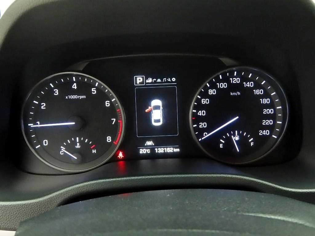 HYUNDAI Avante - Vista 5