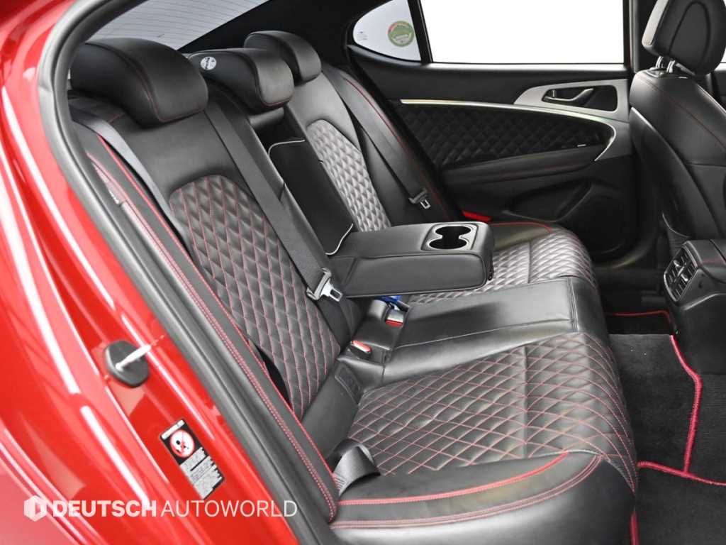 Genesis G70 - Vista 12