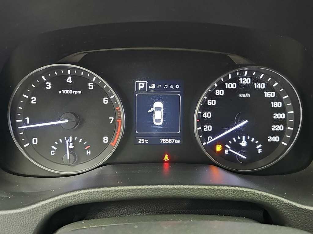 HYUNDAI Avante - Vista 6