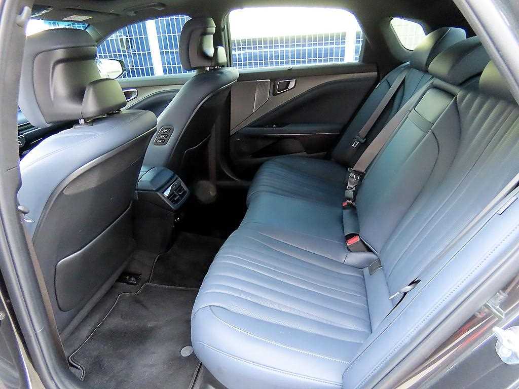 KIA K8 - Vista 6
