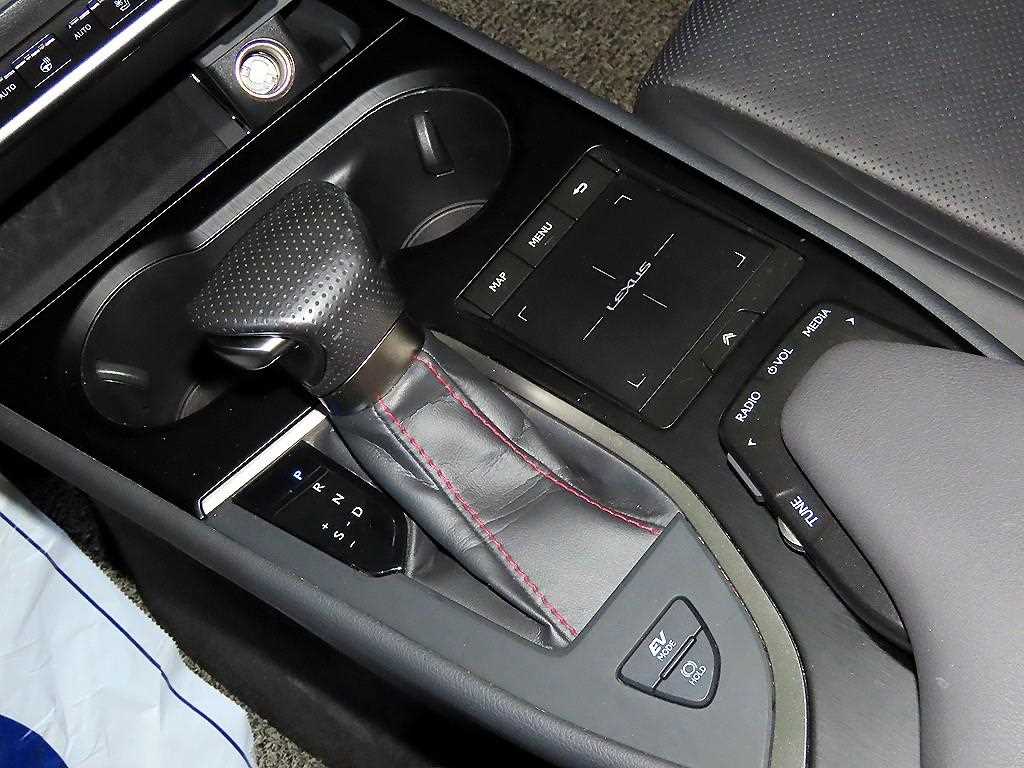 Lexus UX - Vista 12