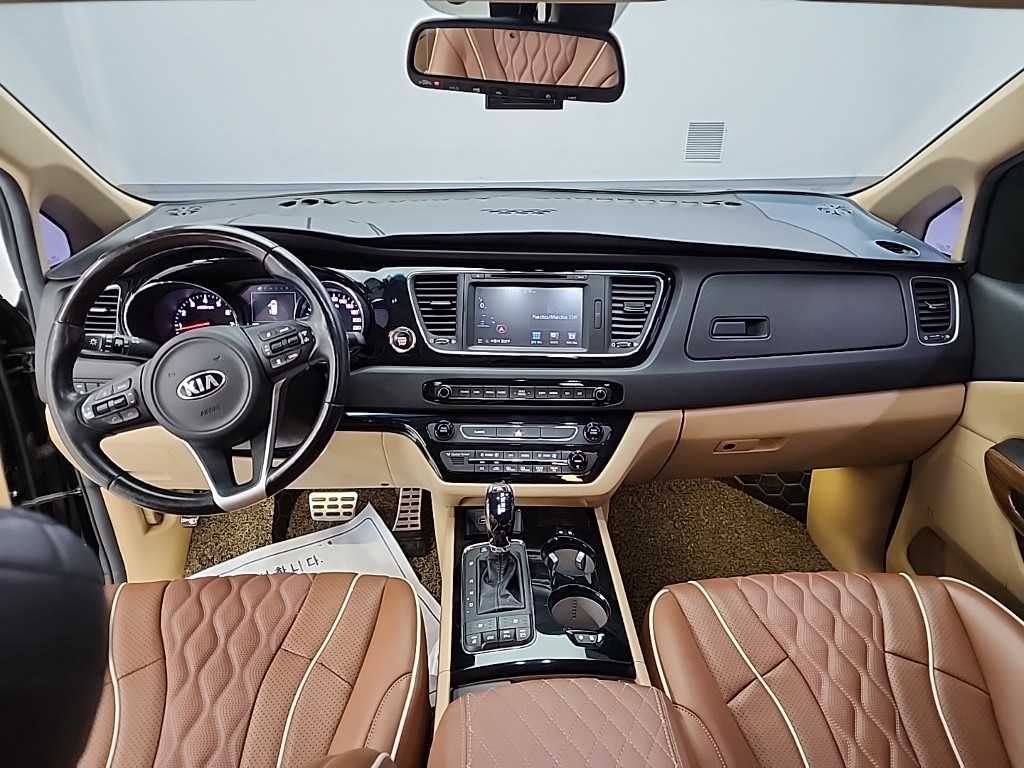 KIA Carnival - Vista 7