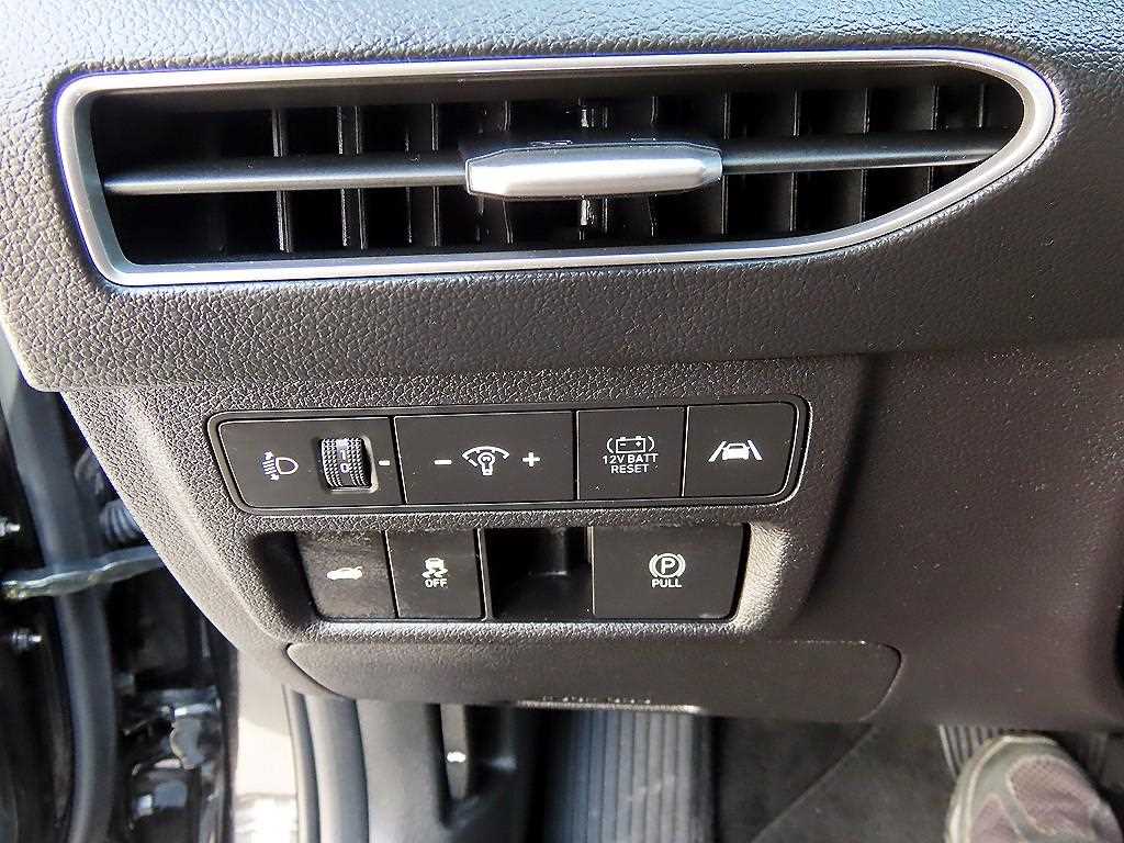 HYUNDAI Sonata - Vista 12