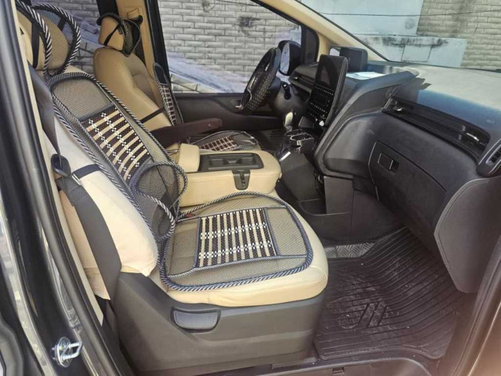 HYUNDAI Staria - Vista 9