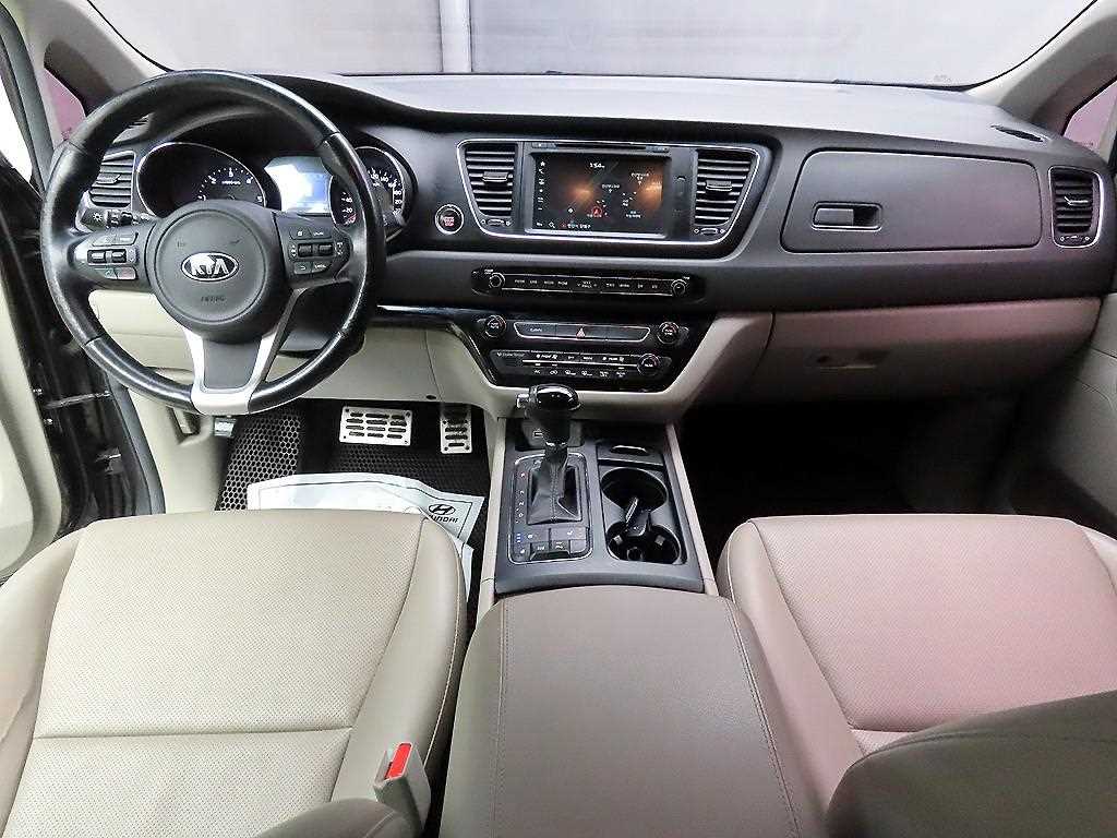 KIA Carnival - Vista 7