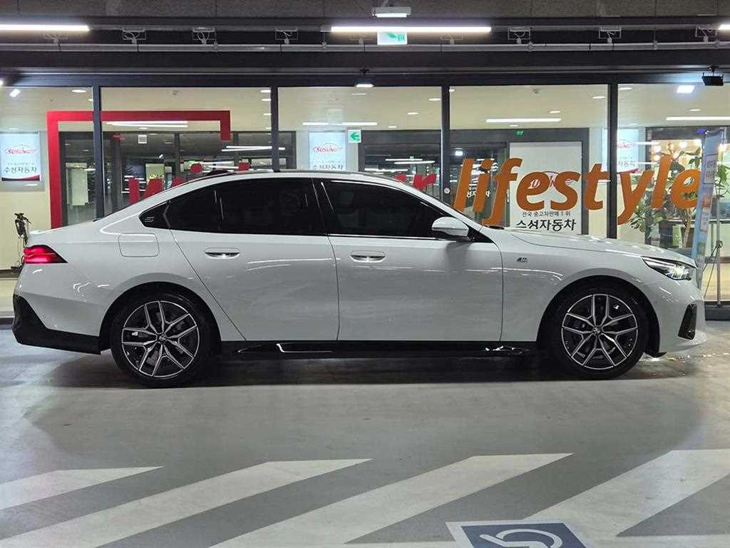BMW 5 Series - Vista 5