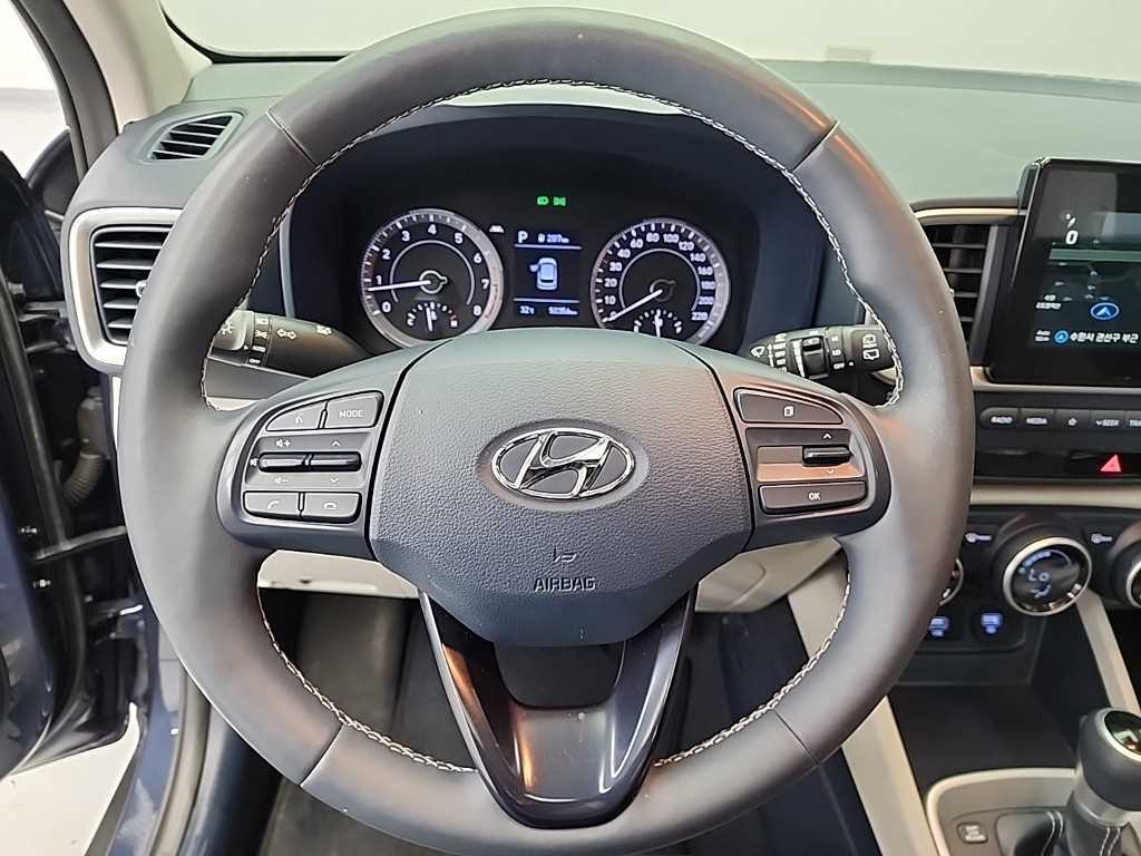 HYUNDAI Venue - Vista 10