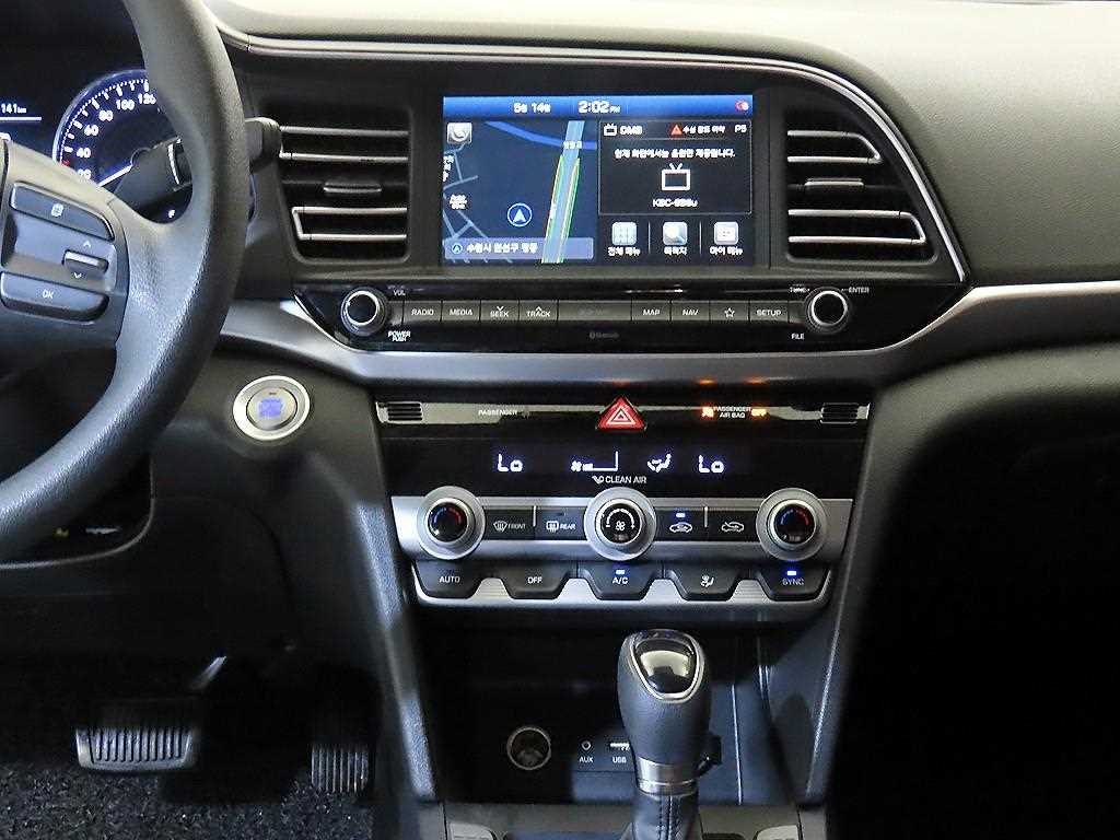 HYUNDAI Avante - Vista 11